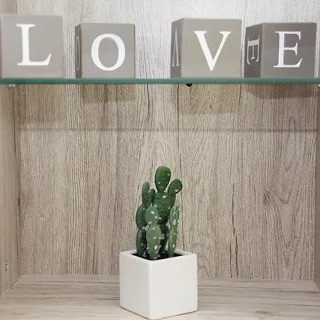 Eli Lenti Apartament Elend