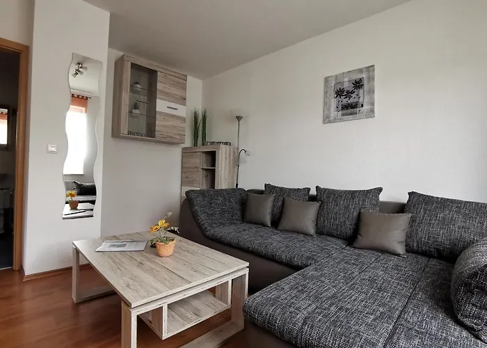 Eli Lenti Lägenhet Elend